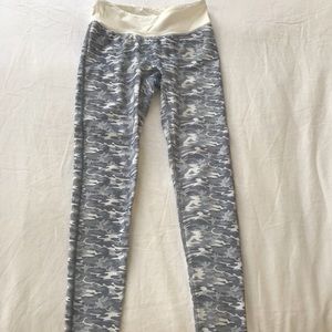 PrismSport Fitspo Legging in Light Grey Camo Small